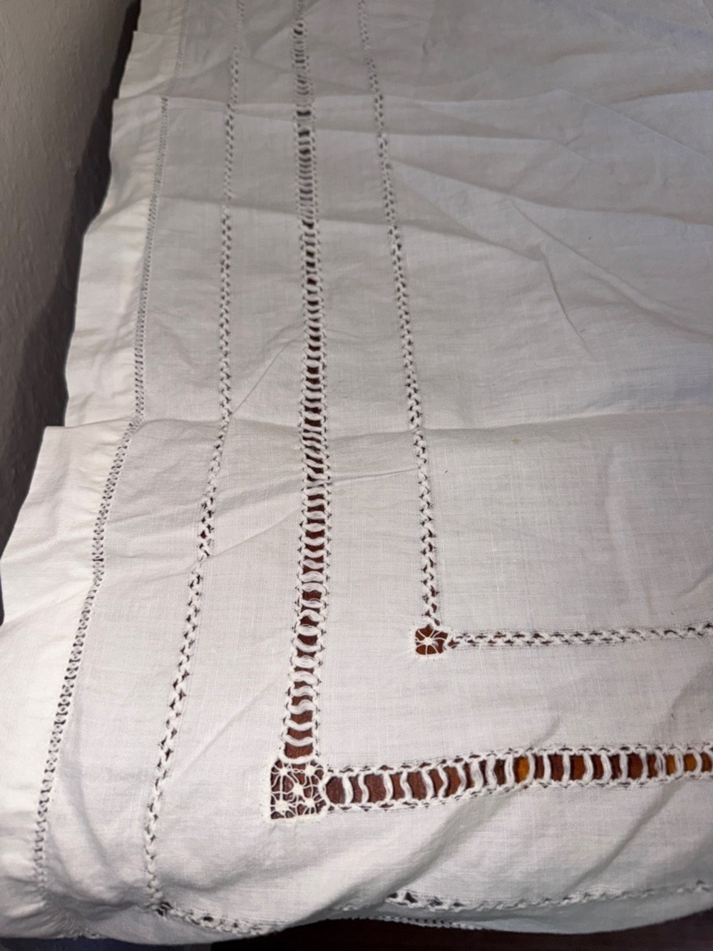 Beautiful vintage tablecloth • crocheted lace edges white